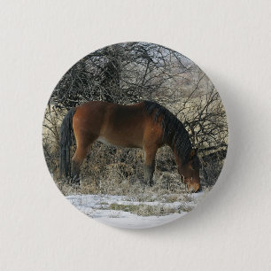 Macaron Rond 5 Cm Cheval sauvage de mustang dans la neige 1