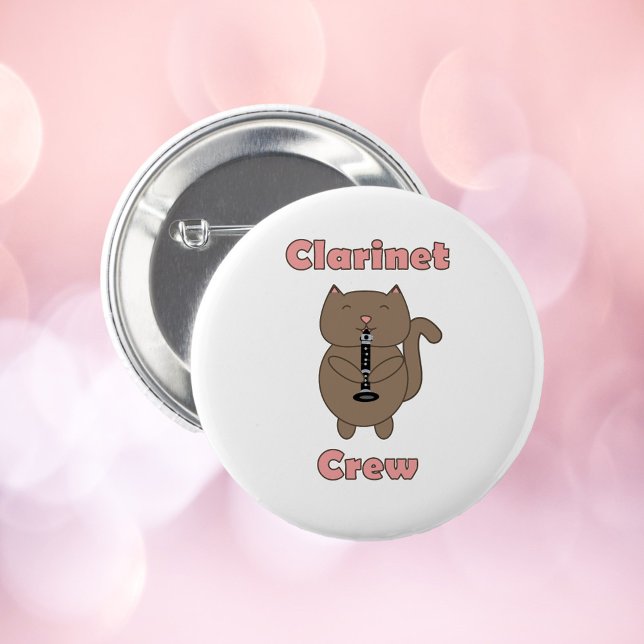Macaron Rond 5 Cm Clarinet Crew Chat Brown Rose drôle (A pin back button with a cat playing the clarinet and the words clarinet crew in pink)