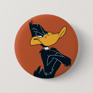 Macaron Rond 5 Cm DAFFY DUCK™ with Arms Crossed