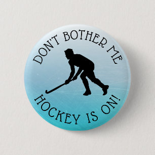 Macaron Rond 5 Cm Don't Bother Me Hockey est sur le bouton Humour