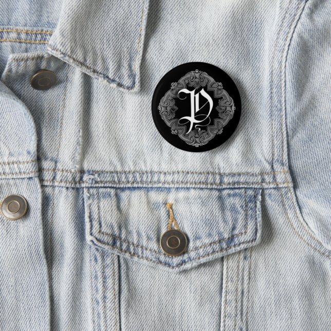 Macaron Rond 5 Cm Élégant Goth Initial P (En situation)