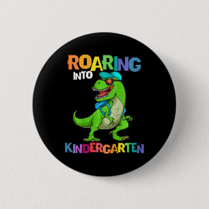 Macaron Rond 5 Cm Enfants Gravant Dans Le Jardin D'Enfants Dinosaure
