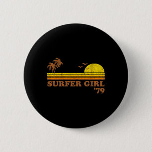 Macaron Rond 5 Cm Fille surfeuse vintage sur la plage au coucher du