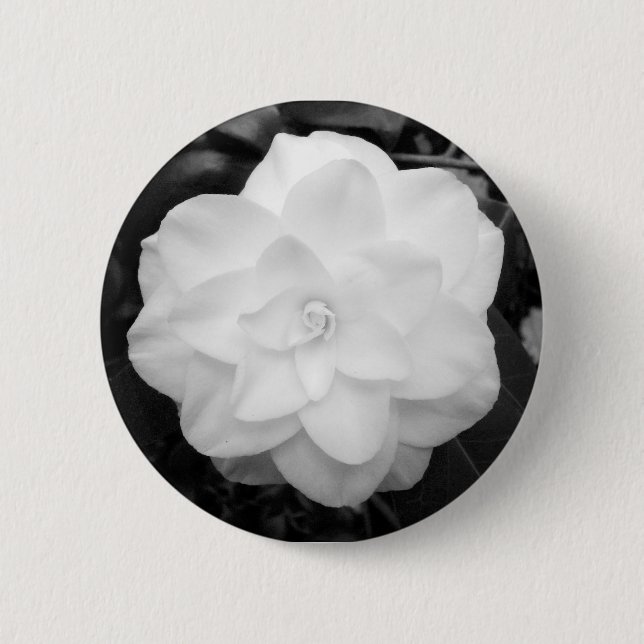 Macaron Rond 5 Cm Fleur blanche. (Noir et blanc) (Devant)