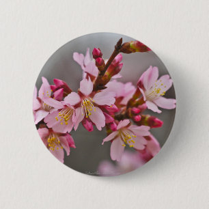 Macaron Rond 5 Cm Fleurs de cerisier japonaises roses sur un ciel gr