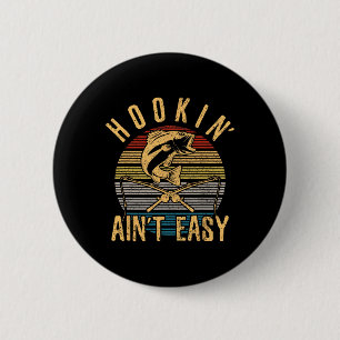 Macaron Rond 5 Cm Funny Fishing Vintage Hookin' Aint Easy Fisherman