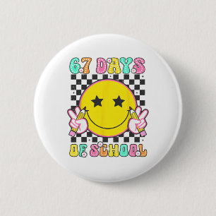 Macaron Rond 5 Cm Groovy 67 Jours D'école Visage Sourire Enseignant