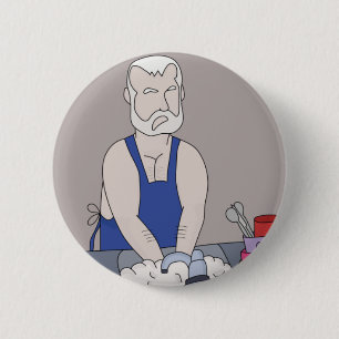 Macaron Rond 5 Cm Homme âgé lavant la vaisselle