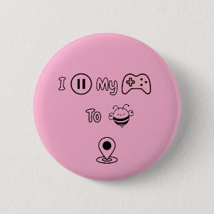 Macaron Rond 5 Cm J'Ai Suspendu Mon Jeu Pour Être Ici - Drôle Éditio