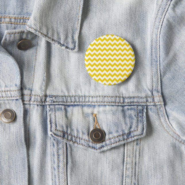 Macaron Rond 5 Cm Jaune Zigzag, Jaune Chevron, Motif géométrique (En situation)