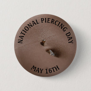 Macaron Rond 5 Cm Jour National du Piercing Mai 16 Funny Holidays Bu
