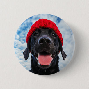 Macaron Rond 5 Cm Joyeux Labrador dans une Beanie rouge sous un ciel