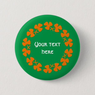 Macaron Rond 5 Cm La frontière orange de shamrocks ajoutent le text