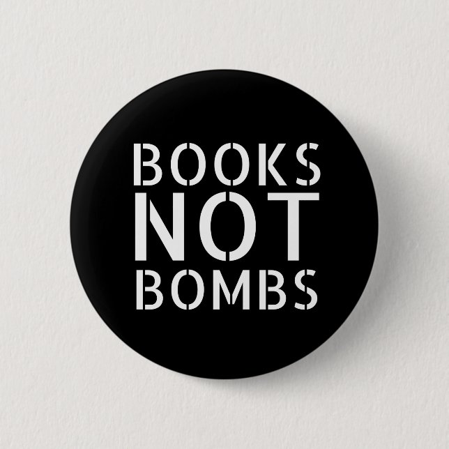 Macaron Rond 5 Cm Livres pas bombes - Slogan anti-guerre (Devant)