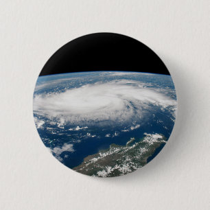 Macaron Rond 5 Cm L'Ouragan Dorian Au-Dessus De L'Océan Atlantique.
