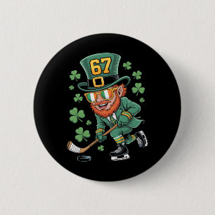 Macaron Rond 5 Cm Lutin 67 Jouant au Hockey St Patricks Day Sport