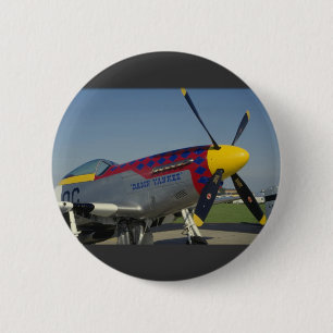 Macaron Rond 5 Cm P51 mustang, ogive/propulseur montrant l'art de