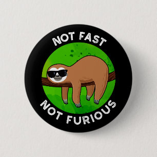 Macaron Rond 5 Cm Pas Fast Pas Furny Funny Film Sloth Pun Dark BG