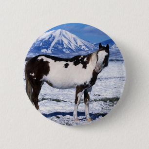 Macaron Rond 5 Cm Peignez le cheval se tenant dans la neige
