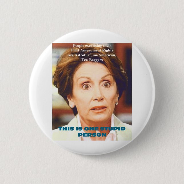 MACARON ROND 5 CM PERSONNE STUPIDE DE NANCY PELOSI- UN (Devant)