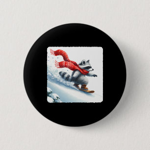 Macaron Rond 5 Cm Raccoon Snowboard En Bas De La Colline À Red Scarf