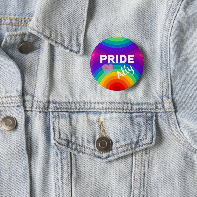 Macaron Rond 5 Cm Rainbow Pride Ally avec le coeur (En situation)