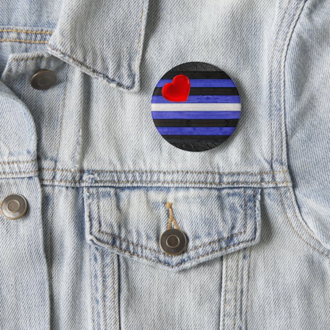 Macaron Rond 5 Cm SlipperyJoe's cuir drapeau orgueil noir bleu royal (En situation)