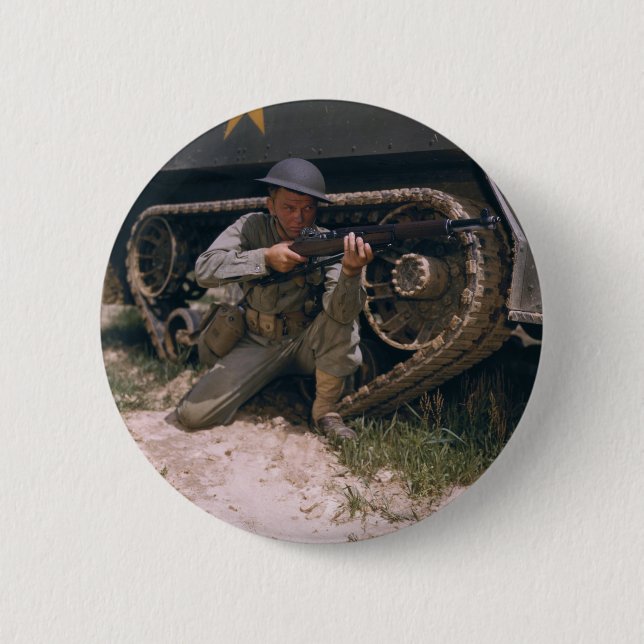 Macaron Rond 5 Cm Soldat de la Seconde Guerre mondiale agenouillé av (Devant)