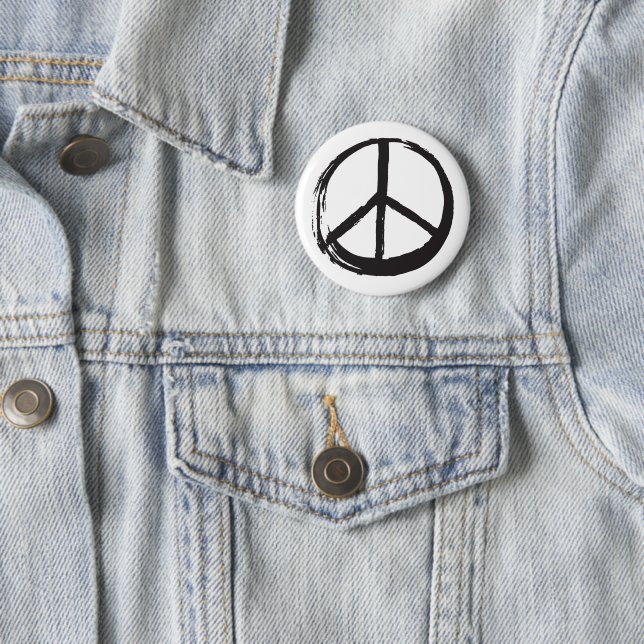 Macaron Rond 5 Cm Symbole de la paix Hippie Love 1960s Signé brossé (En situation)