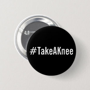 Macaron Rond 5 Cm #TakeAKnee, texte blanc en gras sur bouton noir
