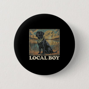 Macaron Rond 5 Cm Un garçon local Black Lab Chasse Chien Marais Scèn