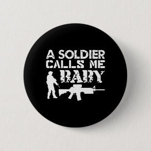 Macaron Rond 5 Cm Un soldat appelle bébé petite amie de l'armée cade
