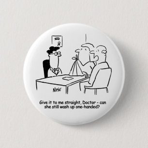 Macaron Rond 5 Cm Une femme a le bras brisé dans une fronde