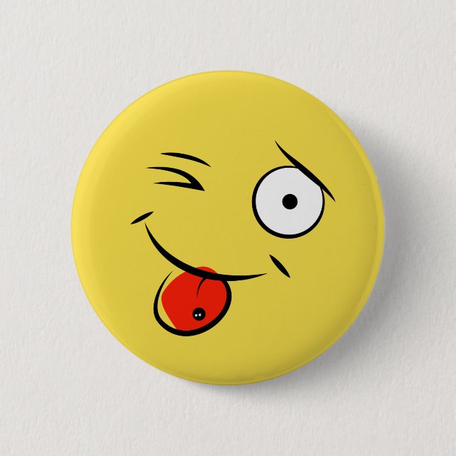 Macaron Rond 5 Cm Visage avec bouton de langue percé (Devant)