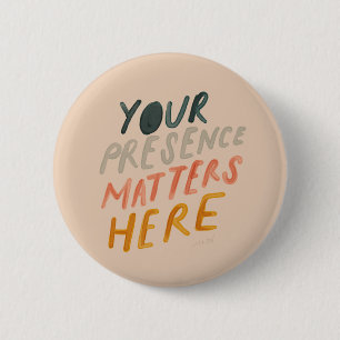 Macaron Rond 5 Cm Votre Présence Compte Ici - Citation Inspirante