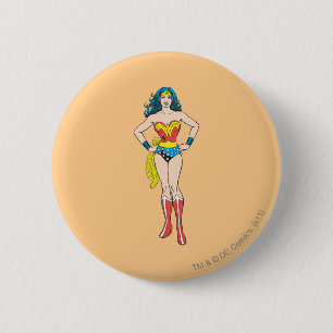 Macaron Rond 5 Cm Wonder Woman tient sur les hanches