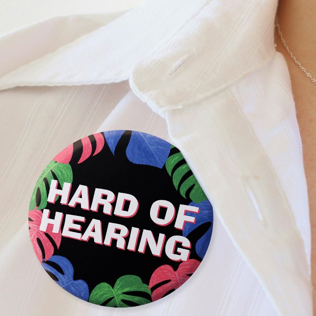 Macaron Rond 7,6 Cm Difficile d'entendre des Feuilles tropicaux noirs  (Mockup of pin on women's blouse)