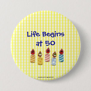 Macaron Rond 7,6 Cm "La vie commence à 50" Colorful Birthday Candles 