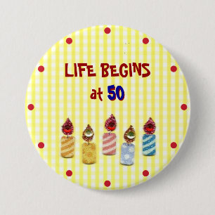 Macaron Rond 7,6 Cm "La vie commence à 50" Colorful Birthday Candles 