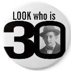 Regardez qui est bouton noir et blanc/insigne de