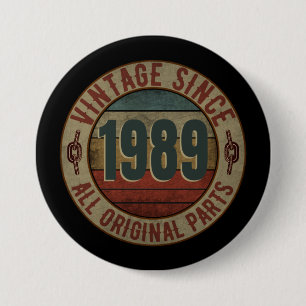 MACARON ROND 7,6 CM VINTAGE DEPUIS 1989 TOUTES PIÈCES D'ORIGINE.