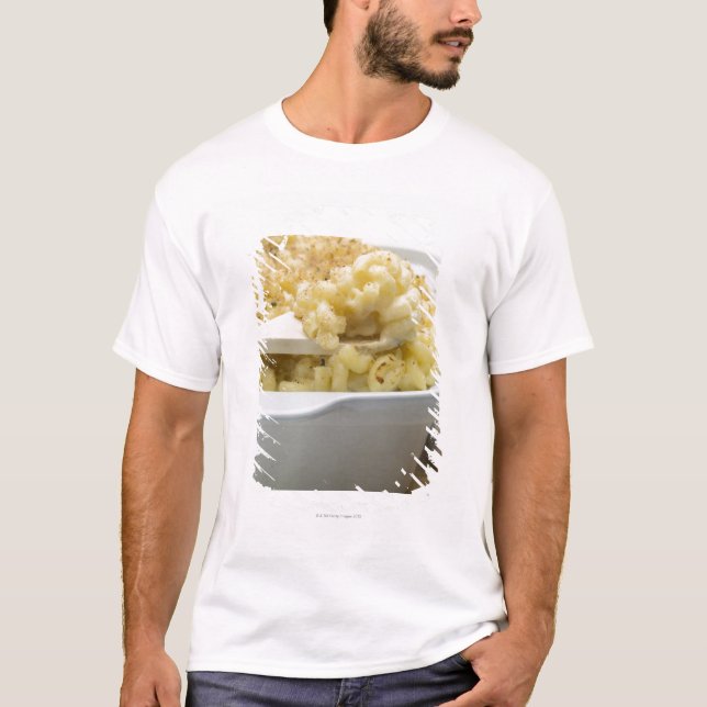 Macaroni cheese in baking dish with wooden T-Shirt (Front)