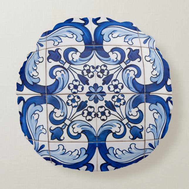 Macau Azulejo Tile Pattern Round Pillow (Front)