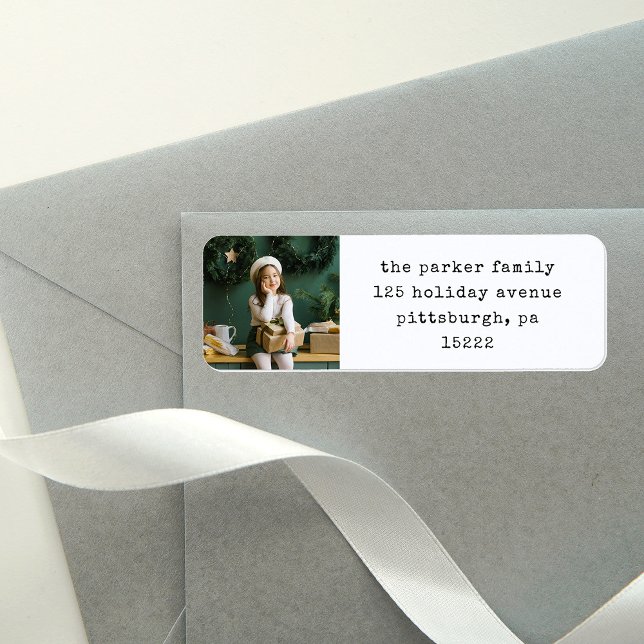 Machine à écrire de Noël | Noir et blanc avec phot (An elegant, vintage style black and white return address label for Christmas with typewriter text)