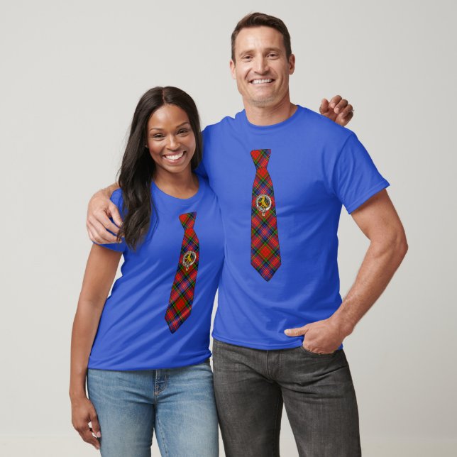 Macpherson Tartan Necktie T-Shirt w/Badge (Unisexe)