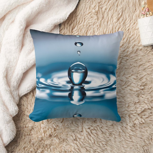 Macro water drops throw pillow (Blanket)