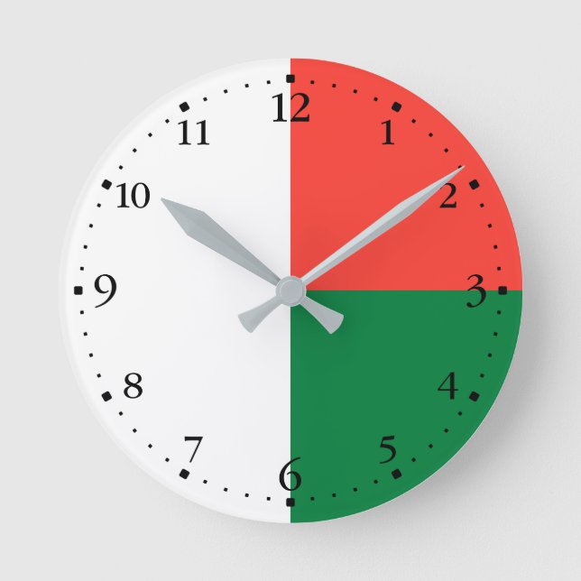 Madagascar Flag Round Clock (Front)