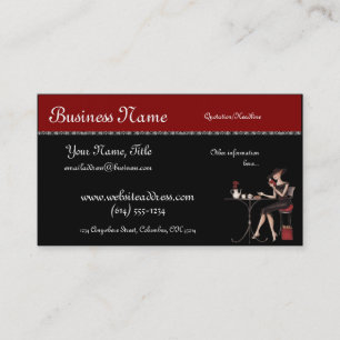Madame chic aux cartes de visite de café