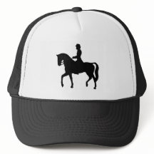Madame sur un casquette de camionneur de cheval