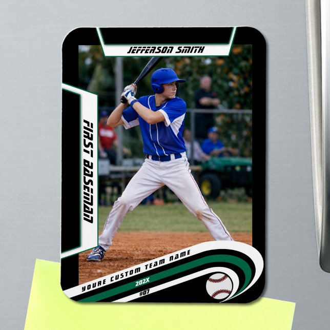 Magnet Flexible Baseball Souvenirs Vert Clair Noir Personnalisé (Baseball Player Magnet in Black with Custom Team Name and White Green Elements)